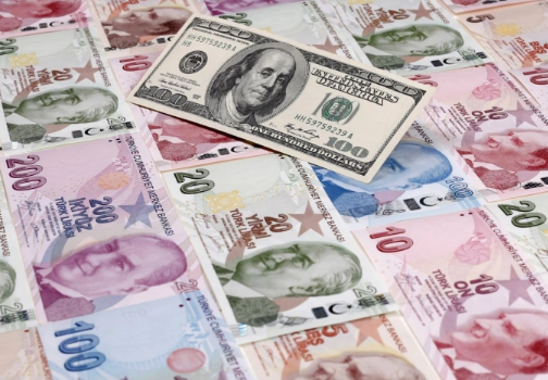 سعر الليرة التركية يكسر التوقعات وتصعد أمام الدولار